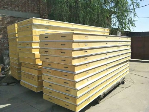 冷庫保溫材料:聚氨酯保溫板和保溫噴涂區別